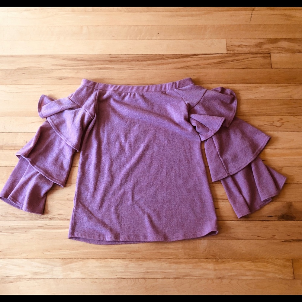 Off the shoulder long sleeve blouse